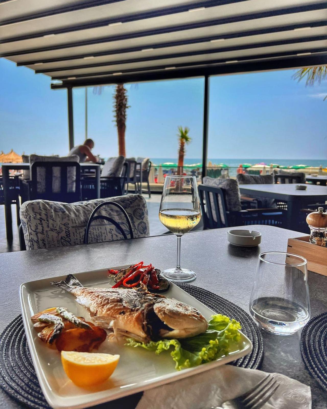 Hotel Leon - Beach Front Shëngjin Zewnętrze zdjęcie